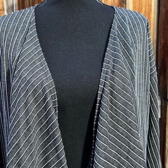LulaRoe cardigan knit gray white striped ribbed Large no offers given or given - Picture 3 of 7